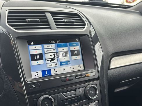 Used 2018 Ford Explorer XLT w/ Equipment Group 202A image 19