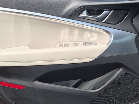 Used 2025 Genesis G70 2.5T RWD image 11