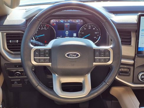 Used 2024 Ford Expedition XLT image 7