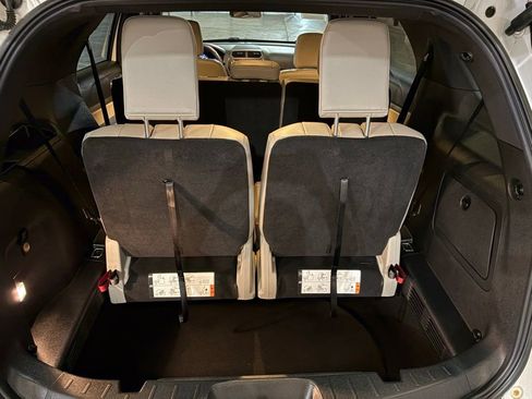 Used 2018 Ford Explorer XLT w/ Equipment Group 202A image 18