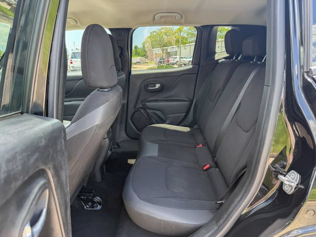 Used 2018 Jeep Renegade Altitude FWD image 18