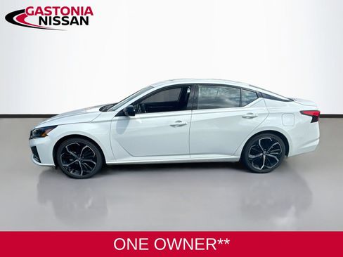 Used 2024 Nissan Altima 2.5 SR FWD image 3