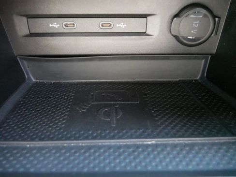 Used 2023 Volkswagen Taos SE w/ Panoramic Sunroof Package AWD/4WD image 32