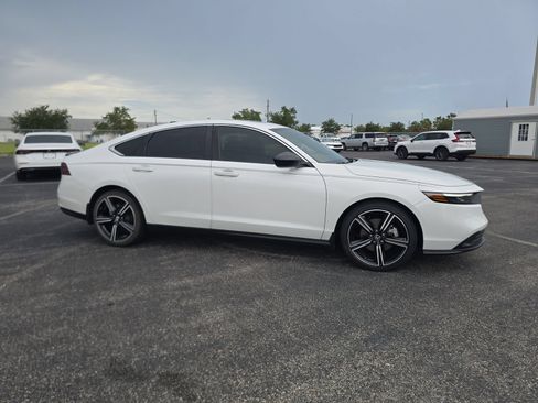 Used 2023 Honda Accord Sport image 2