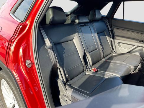 Used 2021 Volkswagen Atlas Cross Sport SE image 26