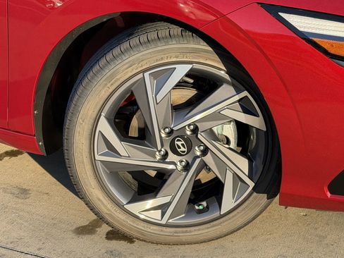 Certified 2025 Hyundai Elantra SEL FWD image 11