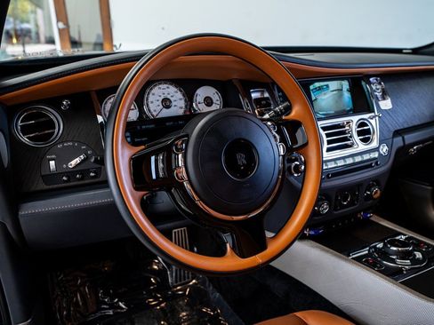 Used 2018 Rolls-Royce Wraith image 39