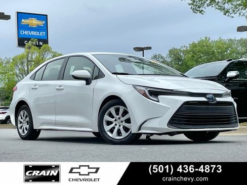Used 2025 Toyota Corolla LE FWD image 1