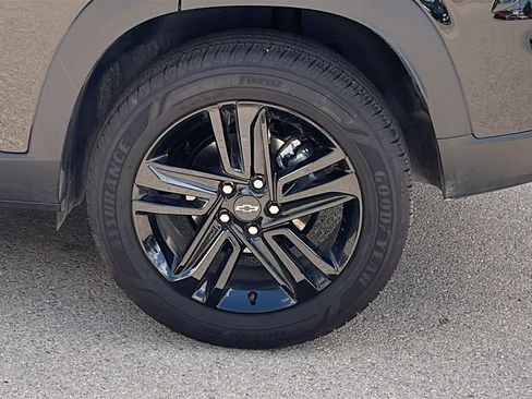 Used 2025 Chevrolet Trax ACTIV w/ Sunroof Package FWD image 5