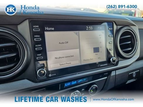 Used 2022 Toyota Tacoma TRD Off-Road w/ Technology Package image 15