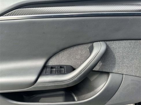 Used 2021 Tesla Model S Plaid image 11