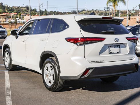 Certified 2023 Toyota Highlander L image 22