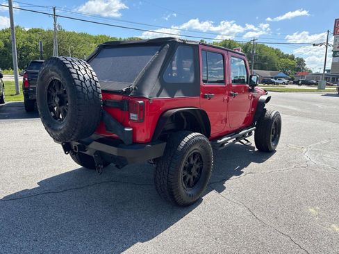 Used 2015 Jeep Wrangler Unlimited Sahara w/ Max Tow Package AWD/4WD image 4