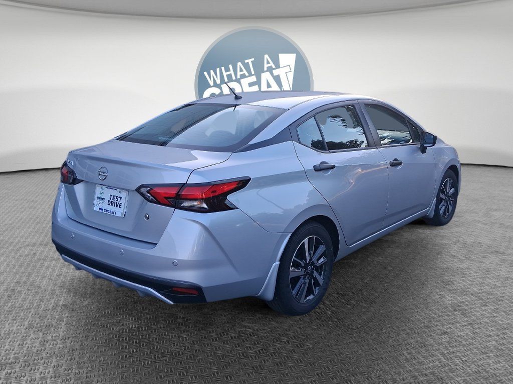 Used 2025 Nissan Versa S FWD image 3
