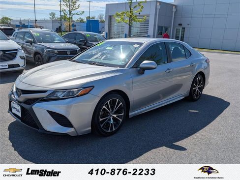 Used 2018 Toyota Camry SE image 1
