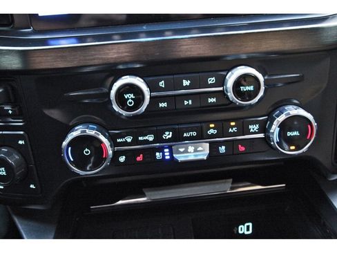Used 2023 Ford F250 Lariat w/ Lariat Ultimate Package AWD/4WD image 28