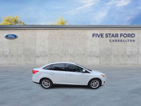 Used 2017 Ford Focus SE FWD image 9