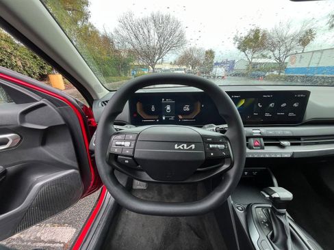 Used 2025 Kia K4 LXS image 34