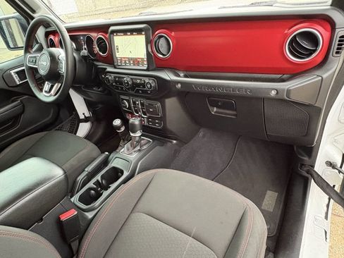 Used 2023 Jeep Wrangler Unlimited Rubicon AWD/4WD image 29