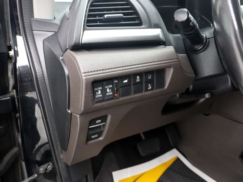Used 2018 Honda Odyssey EX-L image 24
