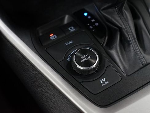 Certified 2025 Toyota RAV4 LE image 22