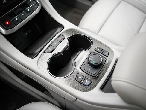 Used 2023 GMC Acadia SLT w/ Preferred Package image 32