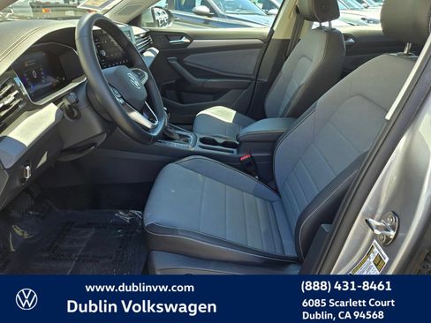 Used 2025 Volkswagen Jetta SE w/ Sunroof Package FWD image 16