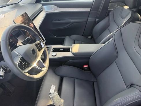 Certified 2025 Volvo EX90 Ultra AWD/4WD image 7