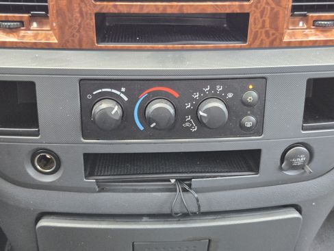 Used 2006 Dodge Ram 1500 Truck SLT RWD image 14