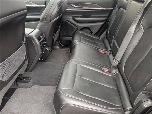 Used 2023 Jeep Grand Cherokee Limited image 19