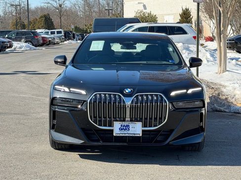 Used 2025 BMW 740i xDrive image 4