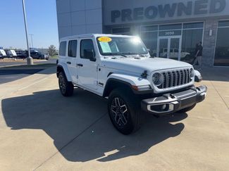 Used 2025 Jeep Wrangler Sahara video 1