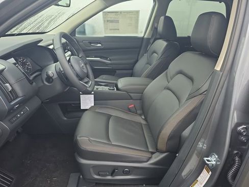 New 2025 Nissan Pathfinder SL image 15