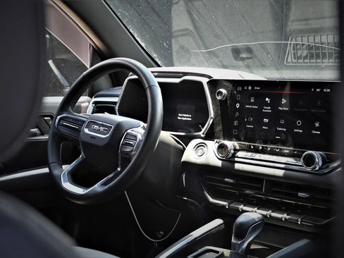 Used 2024 GMC Canyon Elevation w/ Elevation Premium Package RWD image 10