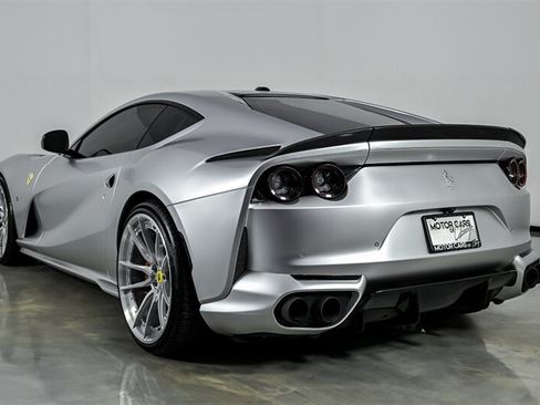 Used 2018 Ferrari 812 Superfast RWD image 7