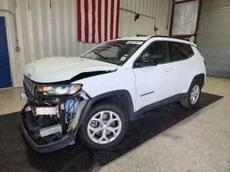 Used 2024 Jeep Compass Latitude image 1