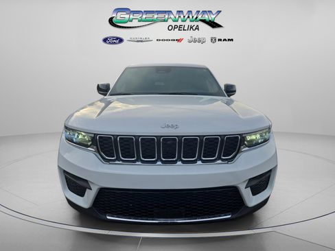 Used 2025 Jeep Grand Cherokee Laredo X image 2