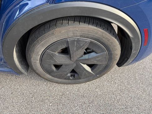 Used 2025 Toyota Prius LE image 28