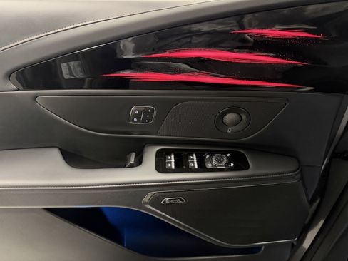 Used 2025 Lincoln Nautilus Premier w/ Equipment Group 102A image 18