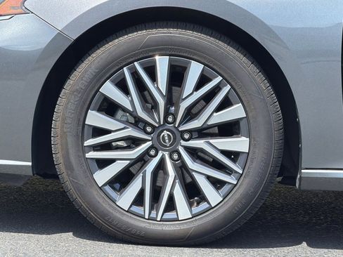 Used 2023 Nissan Altima 2.5 SV FWD image 25