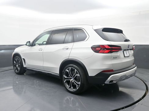New 2026 BMW X5 xDrive50e image 5