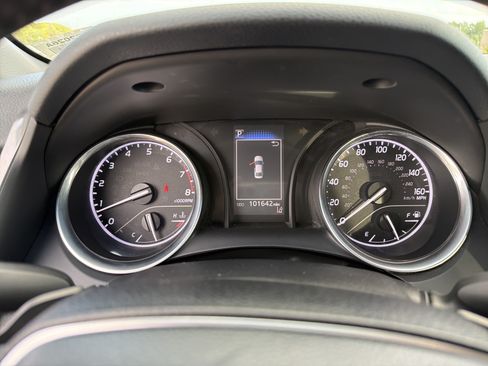 Used 2018 Toyota Camry SE w/ Moonroof Package FWD image 18