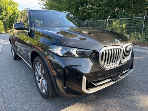 Certified 2024 BMW X5 xDrive40i w/ Parking Assistance Package AWD/4WD image 3