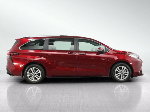 Used 2024 Toyota Sienna Limited AWD/4WD image 6