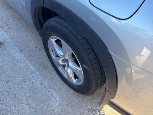 Used 2023 Toyota Highlander LE image 9