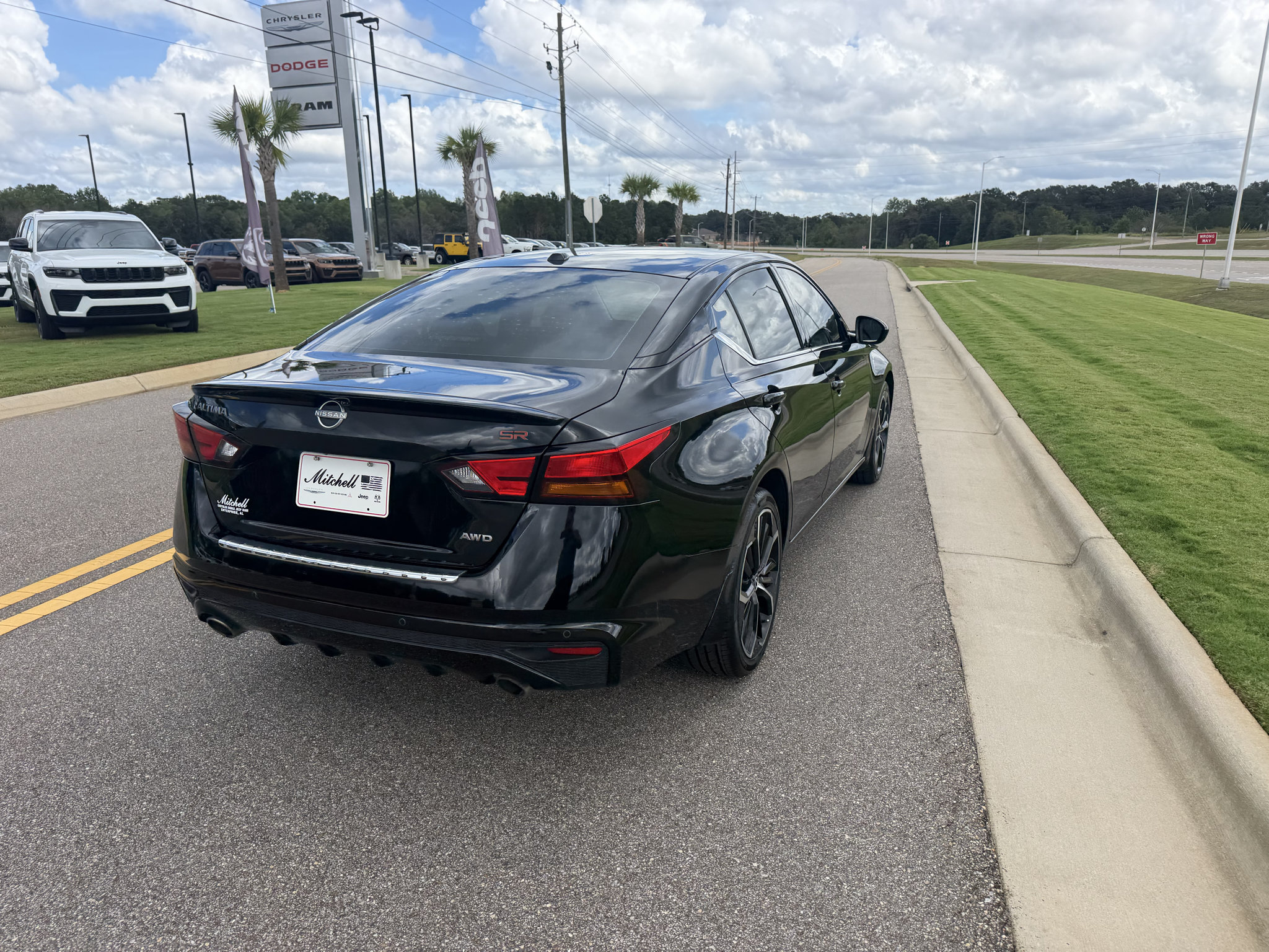 Used 2023 Nissan Altima 2.5 SR w/ SR Premium Package AWD/4WD image 8