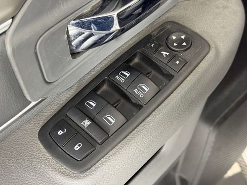 Used 2019 RAM 1500 Classic SLT w/ Luxury Group image 12