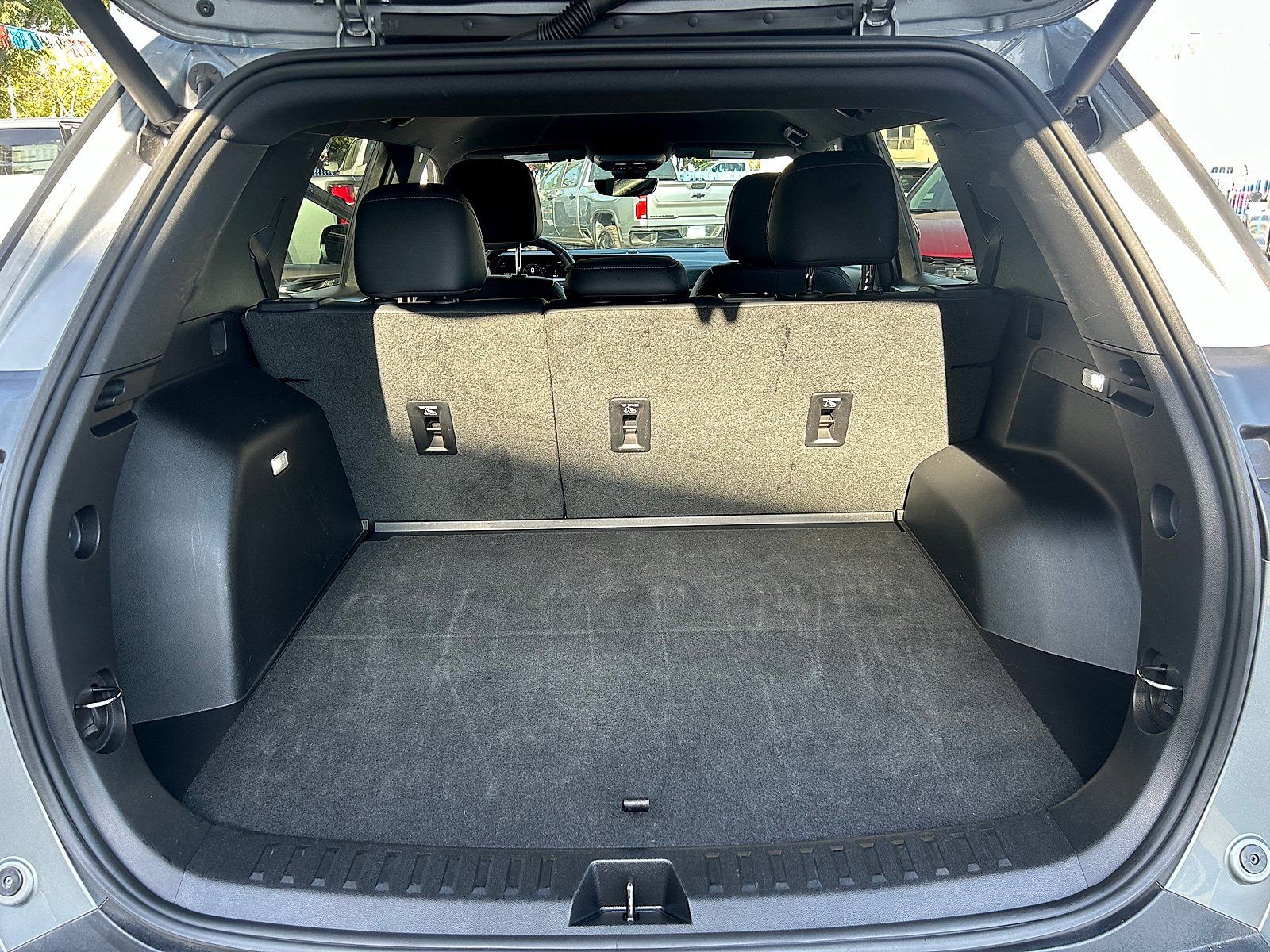 Used 2025 Chevrolet Equinox LT w/ Convenience Package II FWD image 24