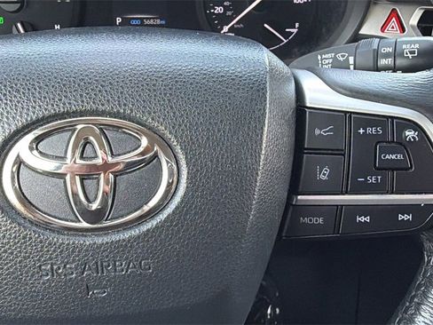 Used 2024 Toyota Sienna XLE image 31