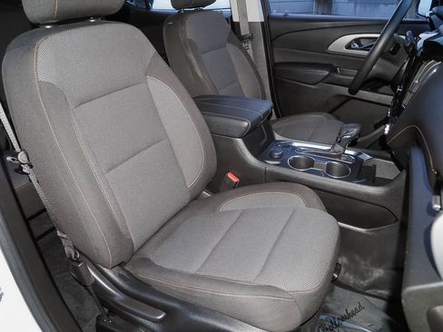 Used 2021 Chevrolet Traverse LS image 20